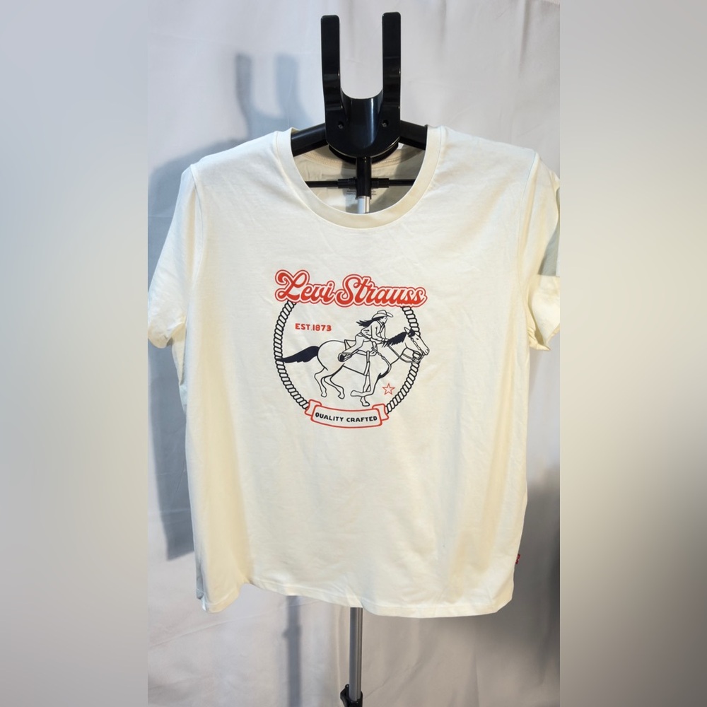 Levi's White Graphic Tee - size XL